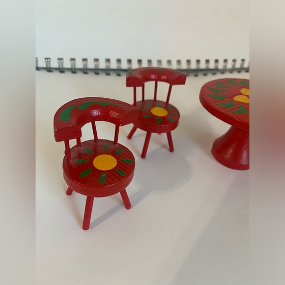 Vintage Dollhouse Miniature Red Wood Kitchen Table & 4 Chairs - Picture 3 of 7